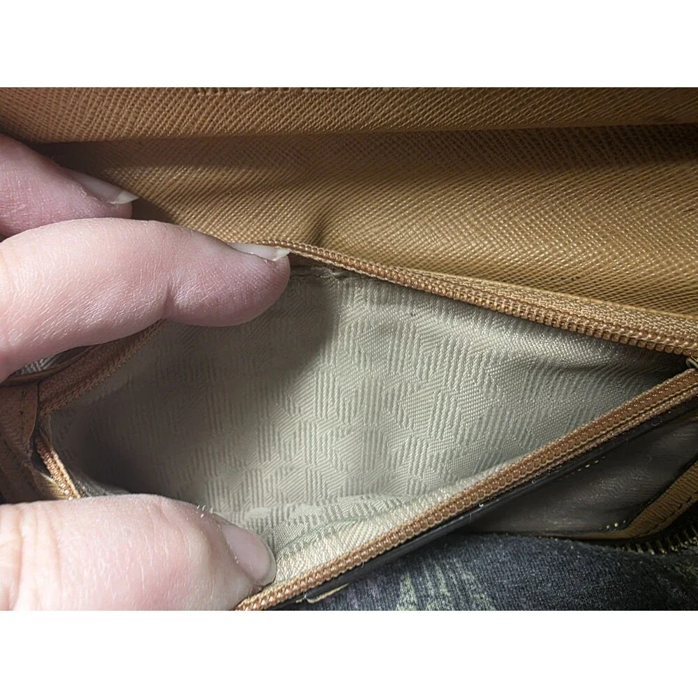 Michael Kors Jet Set Zip Around  Saffiano  Leather  Logo Wallet